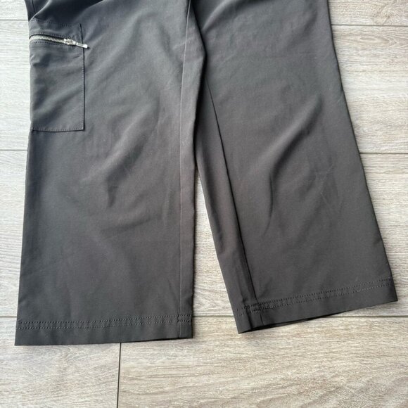 Weekend’s by Chico Wide Leg Cargo Style Wrinkle free Capri Pants - Picture 6 of 9